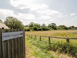 Oak Lodge At Bridge Lake Farm & Fishery
