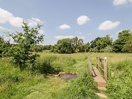 Oak Lodge At Bridge Lake Farm & Fishery