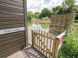 Oak Lodge At Bridge Lake Farm & Fishery