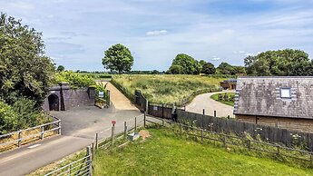 Oak Lodge At Bridge Lake Farm & Fishery