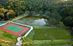 Almenat Embu das Artes, Tapestry Collection by Hilton