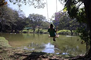 Almenat Embu das Artes, Tapestry Collection by Hilton