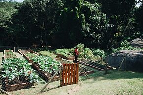 Almenat Embu das Artes, Tapestry Collection by Hilton