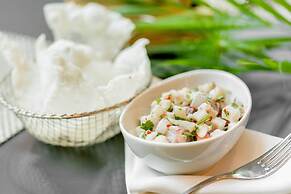 Almenat Embu das Artes, Tapestry Collection by Hilton