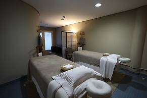 Almenat Embu das Artes, Tapestry Collection by Hilton