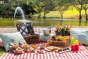 Almenat Embu das Artes, Tapestry Collection by Hilton