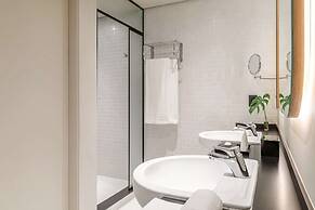 Almenat Embu das Artes, Tapestry Collection by Hilton