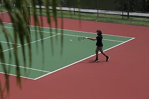 Almenat Embu das Artes, Tapestry Collection by Hilton