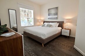 Fountain View. New! 3 Bedroom Condo by RedAwning