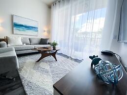 Fountain View. New! 3 Bedroom Condo by RedAwning