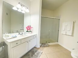 Fountain View. New! 3 Bedroom Condo by RedAwning