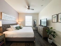 Fountain View. New! 3 Bedroom Condo by RedAwning