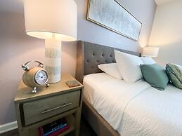 Fountain View. New! 3 Bedroom Condo by RedAwning