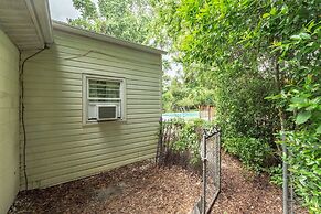 Gainesville 1 Bedroom Apts With Pool, Walk to UF Campus by Redawning