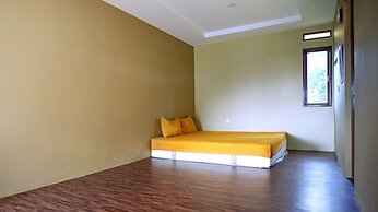 Villa Lisandsa by Ruang Nyaman