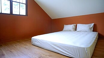 Villa Lisandsa by Ruang Nyaman