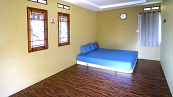 Villa Lisandsa by Ruang Nyaman