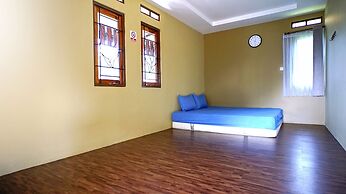 Villa Lisandsa by Ruang Nyaman