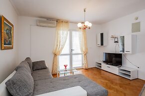 A1 - apt w. the sea View, two Terraces and Garden