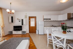 A1 - apt w. the sea View, two Terraces and Garden