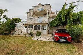 A1 - apt w. the sea View, two Terraces and Garden