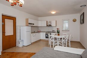 A1 - apt w. the sea View, two Terraces and Garden