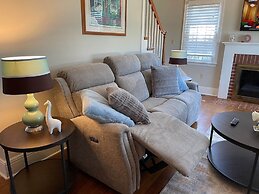 Quaint, Comfy, Close & Convenient