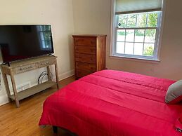 Quaint, Comfy, Close & Convenient