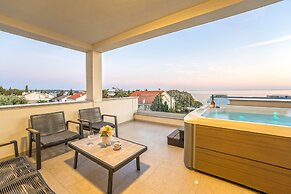 Penthouse Apartment Perla with Jacuzzi