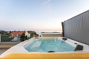 Penthouse Apartment Perla with Jacuzzi