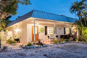 Sandbox 203 71st St East 2 Bedroom Villa by RedAwning