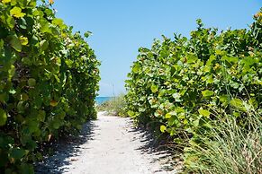 Sandbox 203 71st St East 2 Bedroom Villa by RedAwning