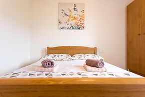 Large 150 m2 apt With Pool and 500 m2 Garden