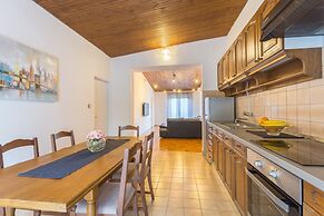 Large 150 m2 apt With Pool and 500 m2 Garden