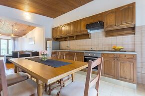 Large 150 m2 apt With Pool and 500 m2 Garden