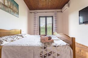 Large 150 m2 apt With Pool and 500 m2 Garden