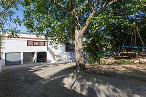 Large 150 m2 apt With Pool and 500 m2 Garden