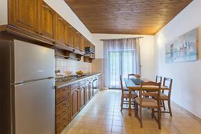 Large 150 m2 apt With Pool and 500 m2 Garden