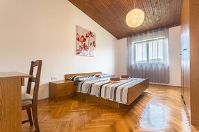 Large 150 m2 apt With Pool and 500 m2 Garden