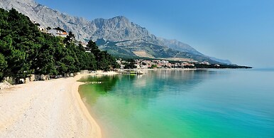 Large 150 m2 apt With Pool and 500 m2 Garden