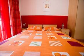 Comfortable Apartment With Balcony & Garden View