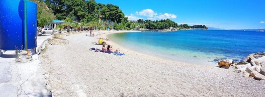 Comfortable Apartment With Balcony & Garden View