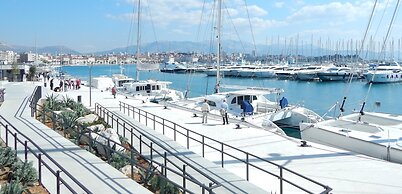 Comfortable Apartment With Balcony & Garden View