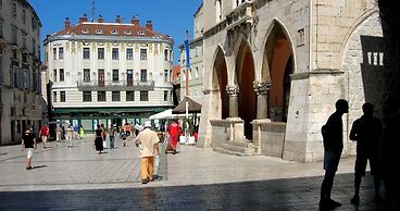 A1 - apt in the Very Heart of Split With sea View