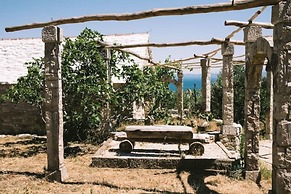 Lovely Cottage With sea Views in Selca, Croatia