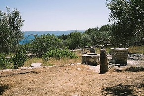 Lovely Cottage With sea Views in Selca, Croatia