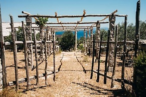 Lovely Cottage With sea Views in Selca, Croatia