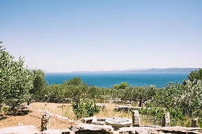 Lovely Cottage With sea Views in Selca, Croatia