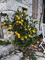 Lovely Cottage With sea Views in Selca, Croatia