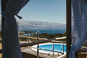 Lovely Cottage With sea Views in Selca, Croatia